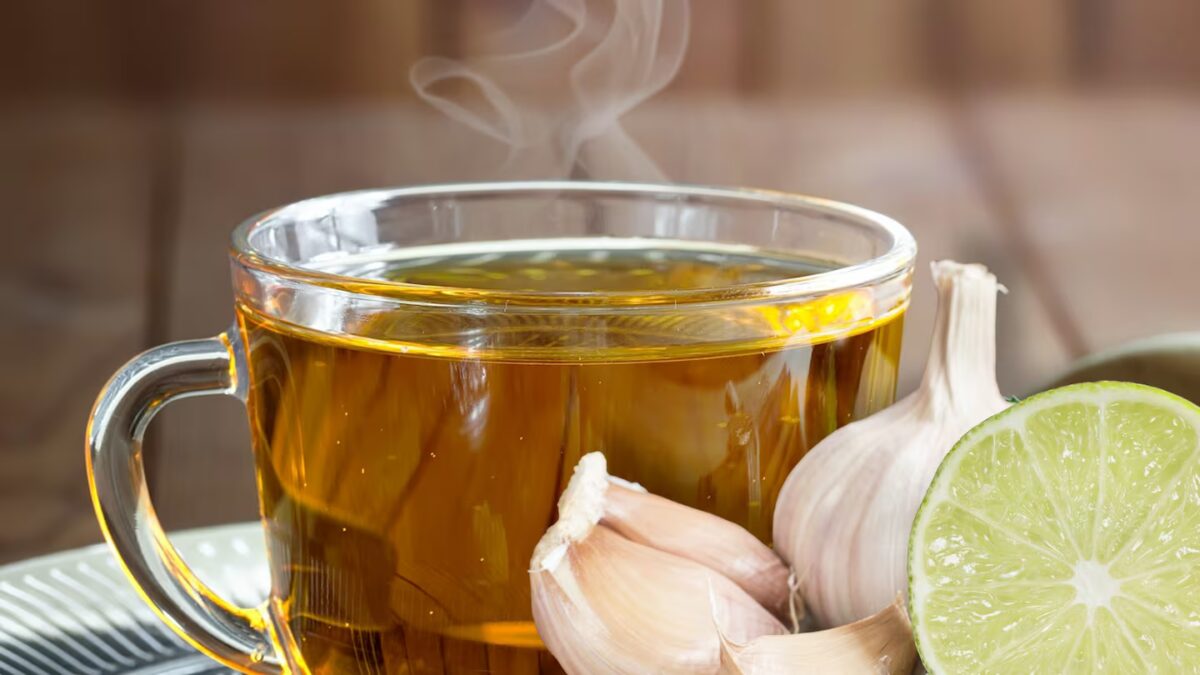 Tomar ajo con limón en ayunas: beneficios sorprendentes para tu salud
